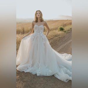 Martina Liana Essence of Australia 1413 Size 18 with Sleeves